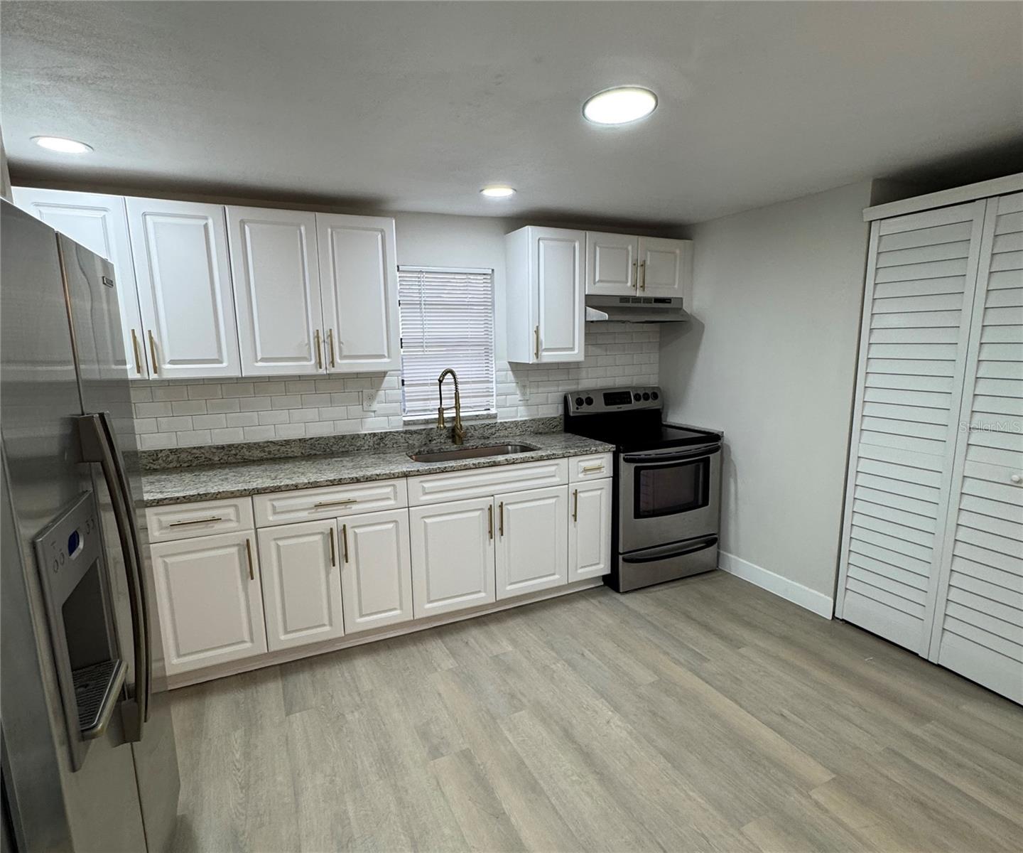 8014 N ALASKA ST — photo 4