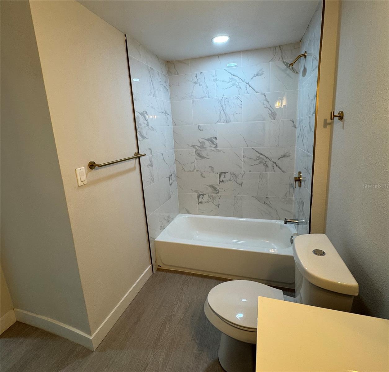 8014 N ALASKA ST — photo 10
