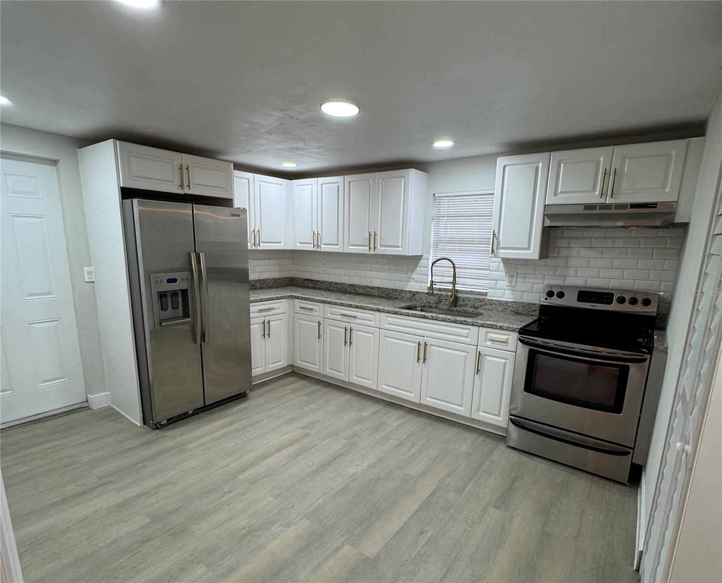8014 N ALASKA ST — photo 3