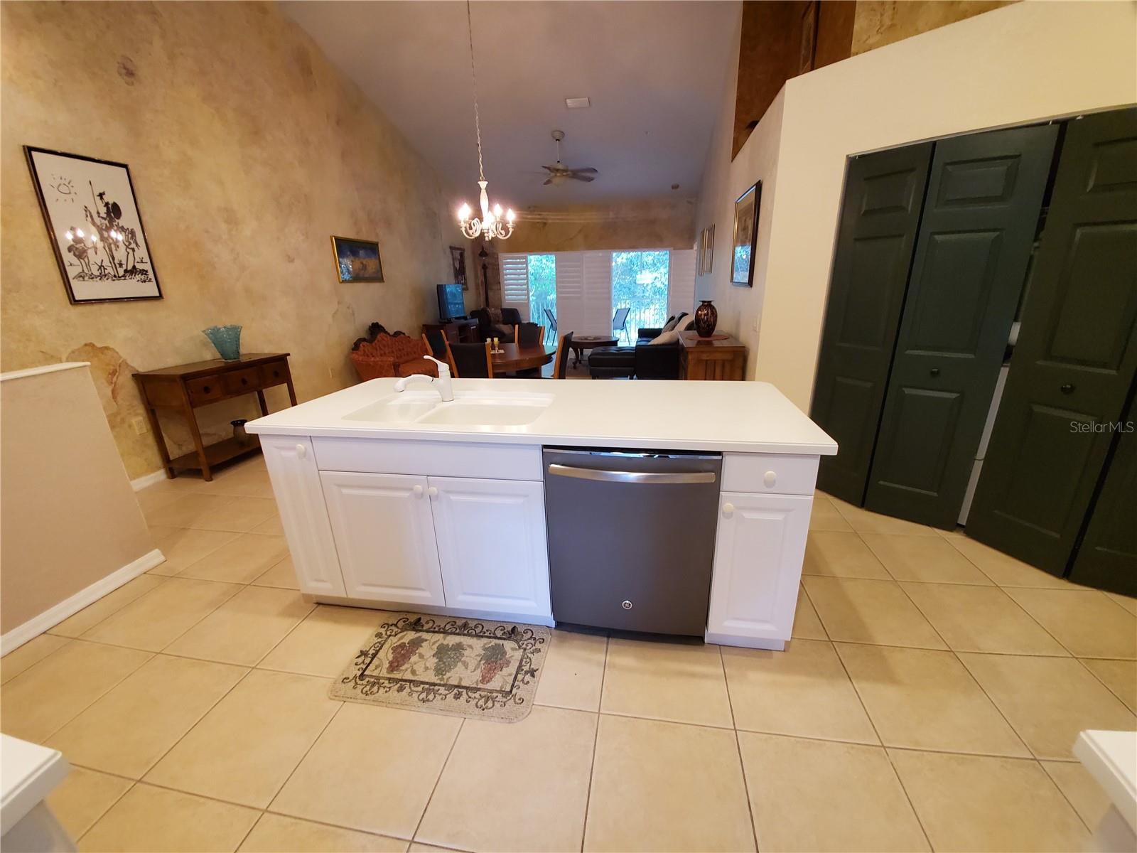 7138 CEDAR HOLLOW CIR — photo 5