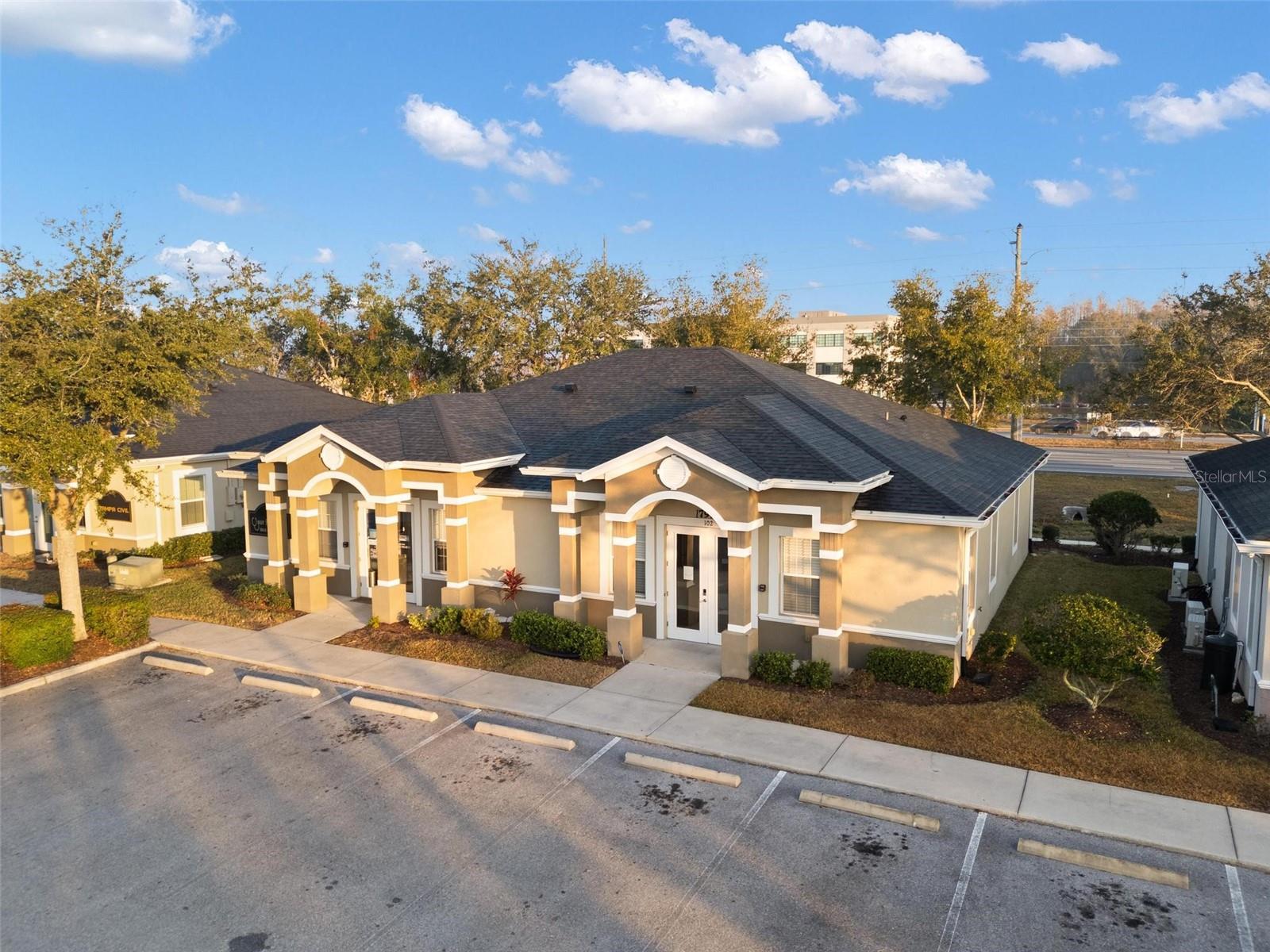 17929 HUNTING BOW CIR #101 & 102 — photo 3