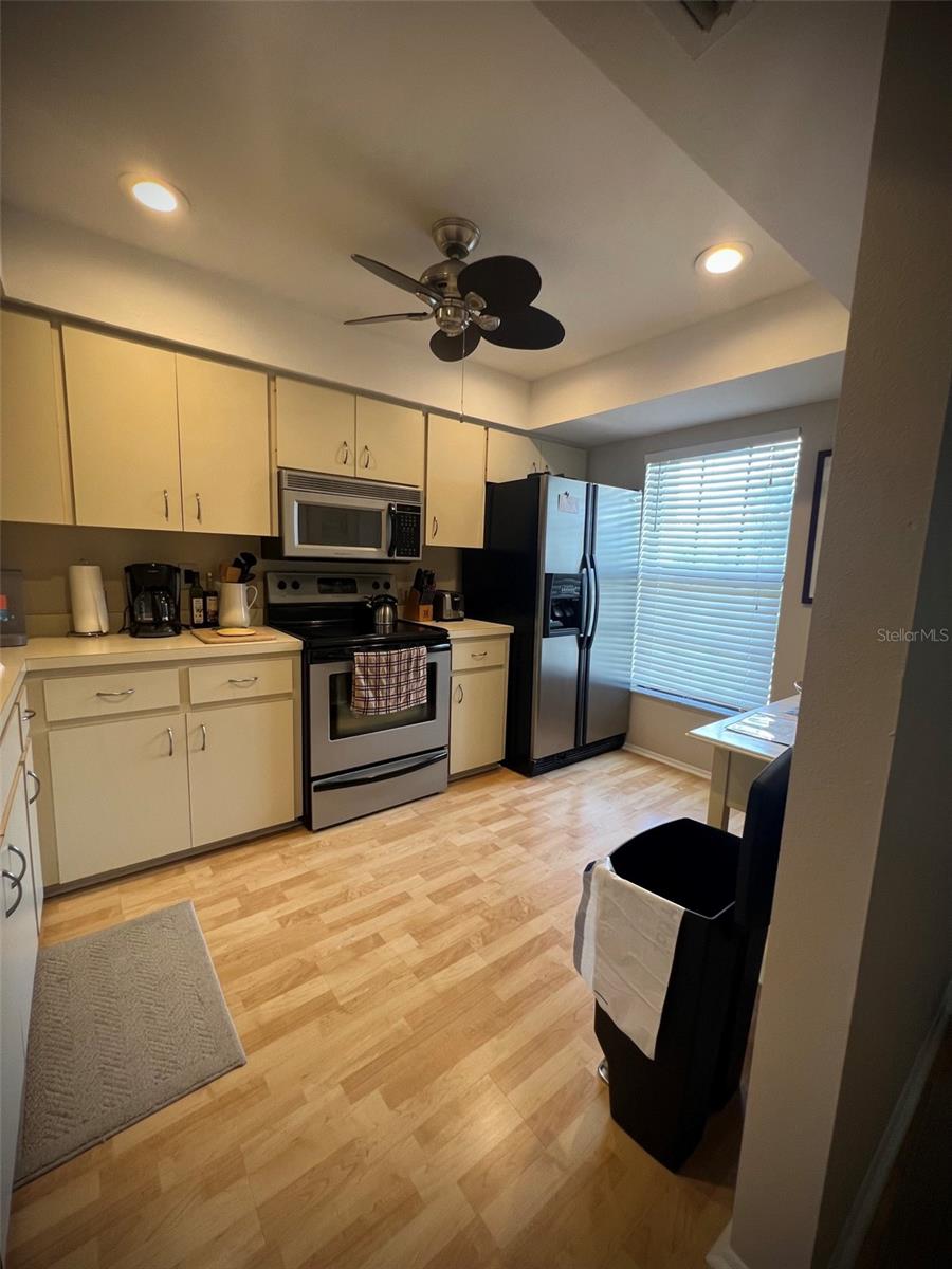 4570 WEYBRIDGE #32 — photo 3