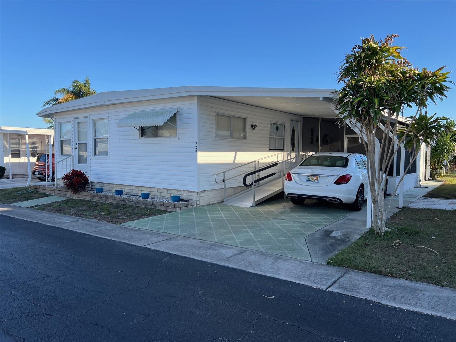 220 ROYAL PALM CIR — photo 3