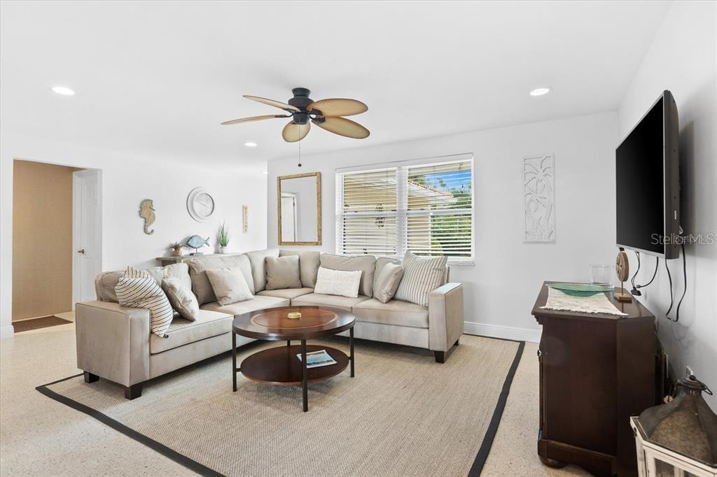 327 AVENIDA MILANO — photo 8