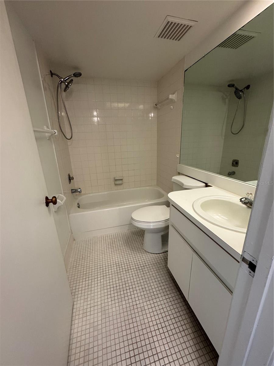 106 LAKESIDE CT — photo 11