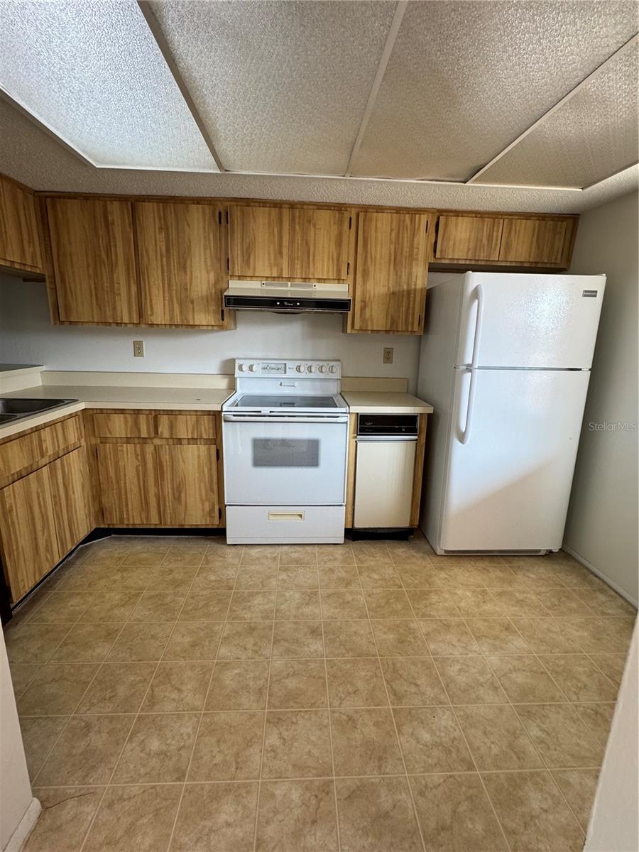 106 LAKESIDE CT — photo 3