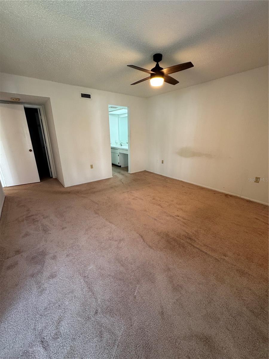 106 LAKESIDE CT — photo 4