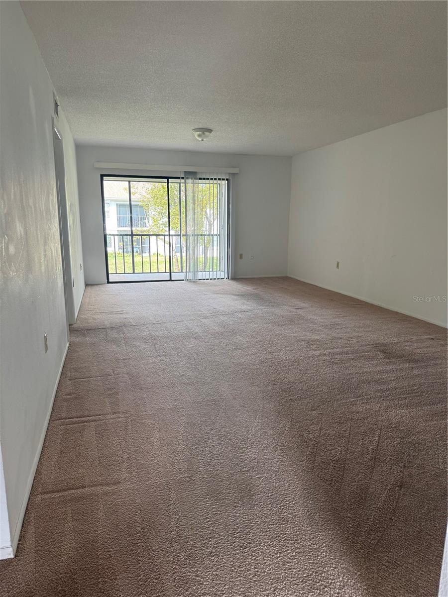 106 LAKESIDE CT — photo 2