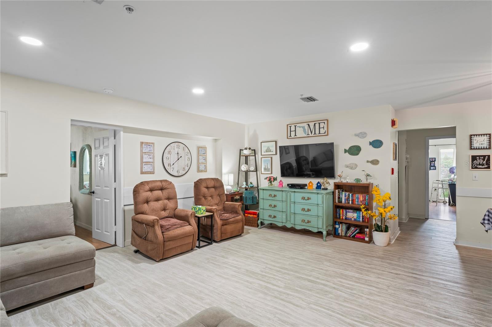 1782 COCONUT DR — photo 5