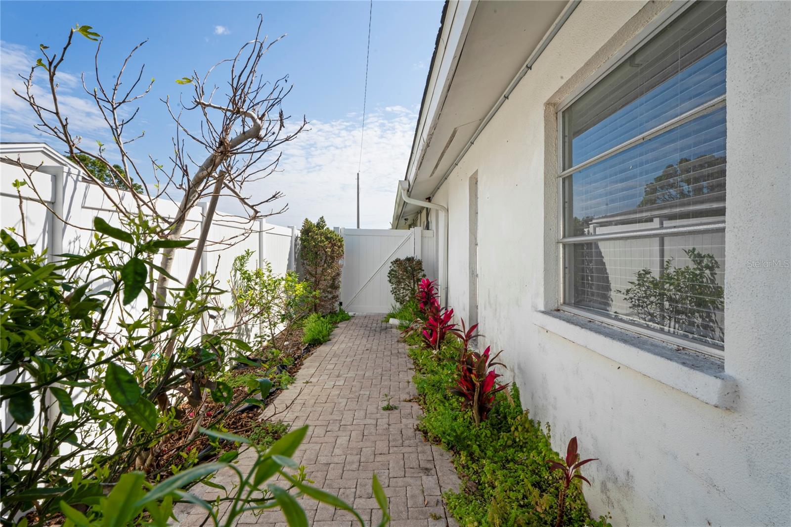 1782 COCONUT DR — photo 33