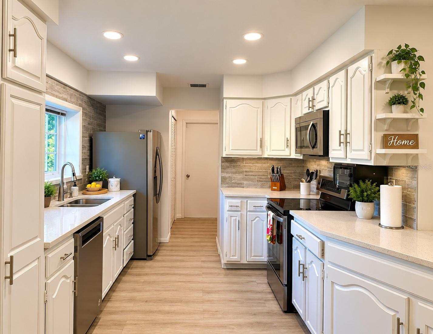5144 PINE TREE LN — photo 3