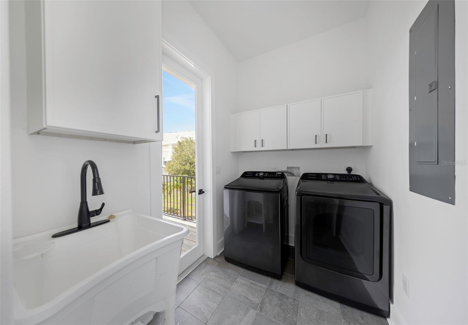 606 INDIANA AVE — photo 27