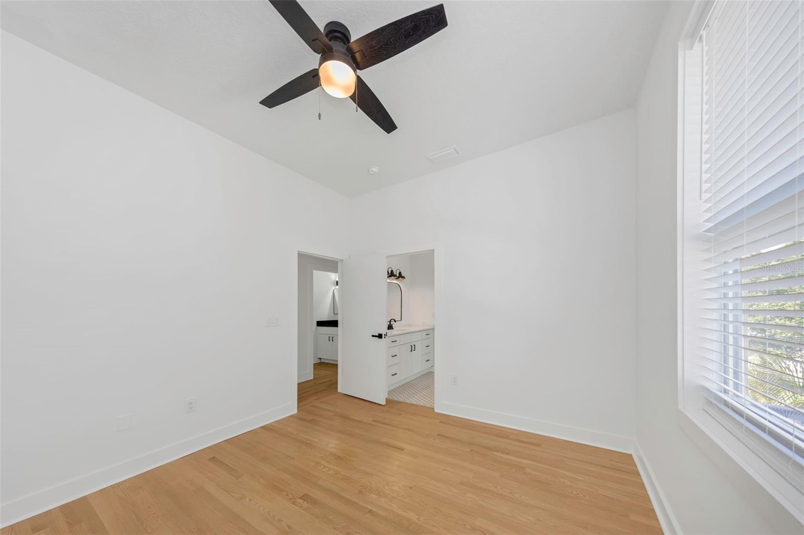 606 INDIANA AVE — photo 37