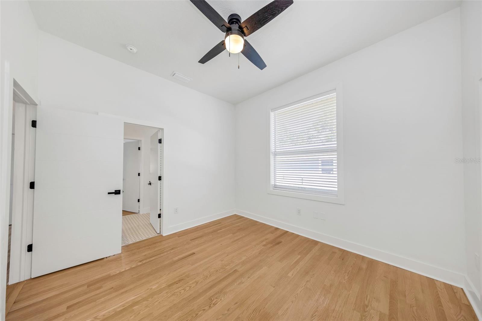 606 INDIANA AVE — photo 36