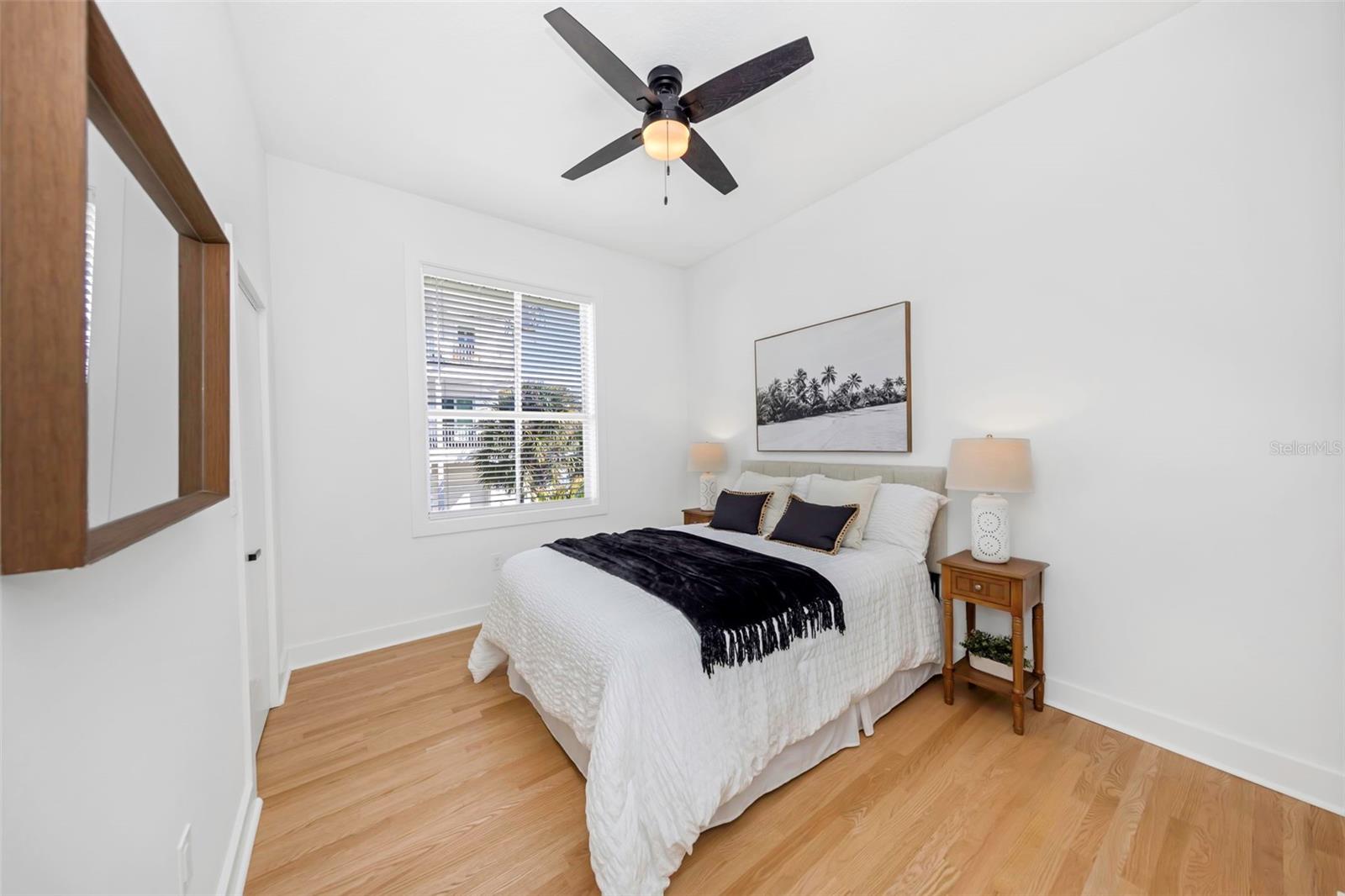606 INDIANA AVE — photo 12