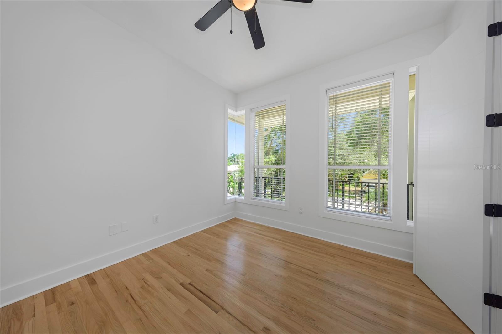 606 INDIANA AVE — photo 45