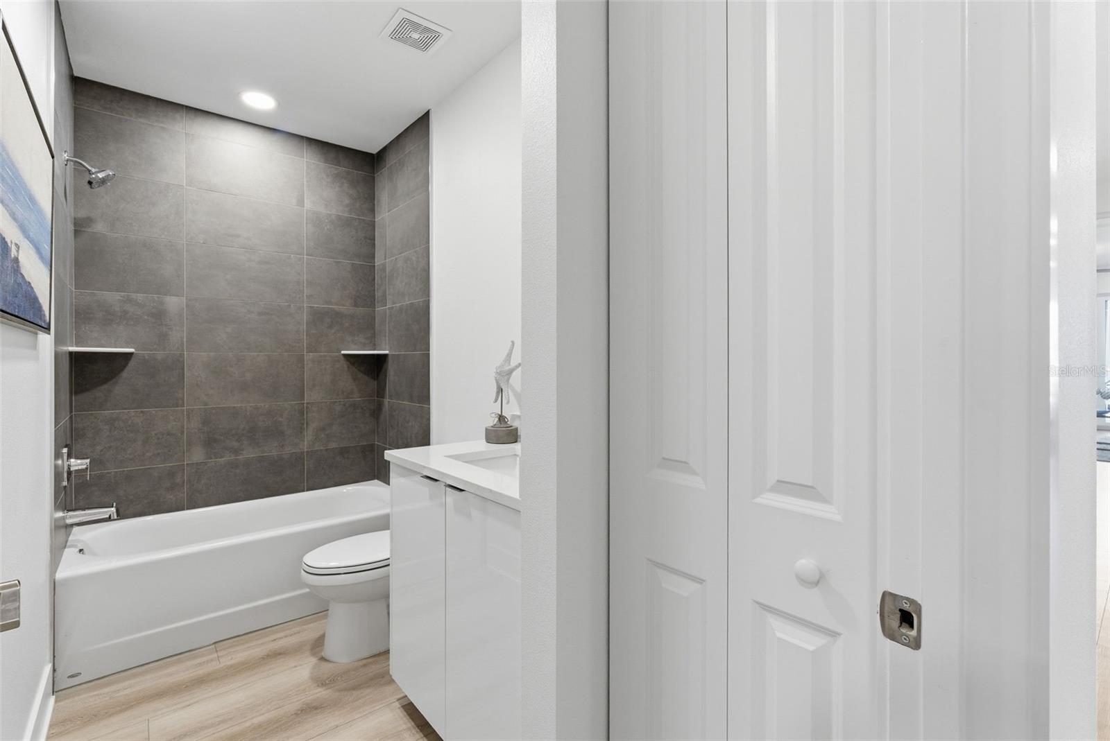 400 150TH AVE #206 — photo 38
