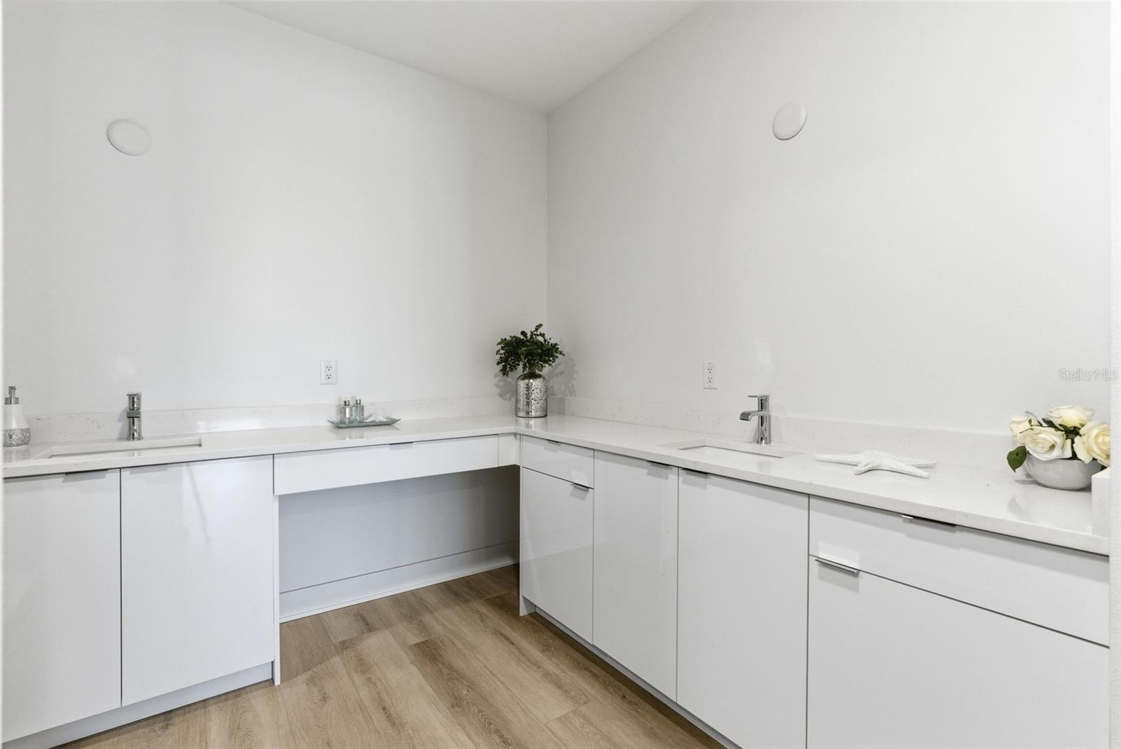 400 150TH AVE #206 — photo 32