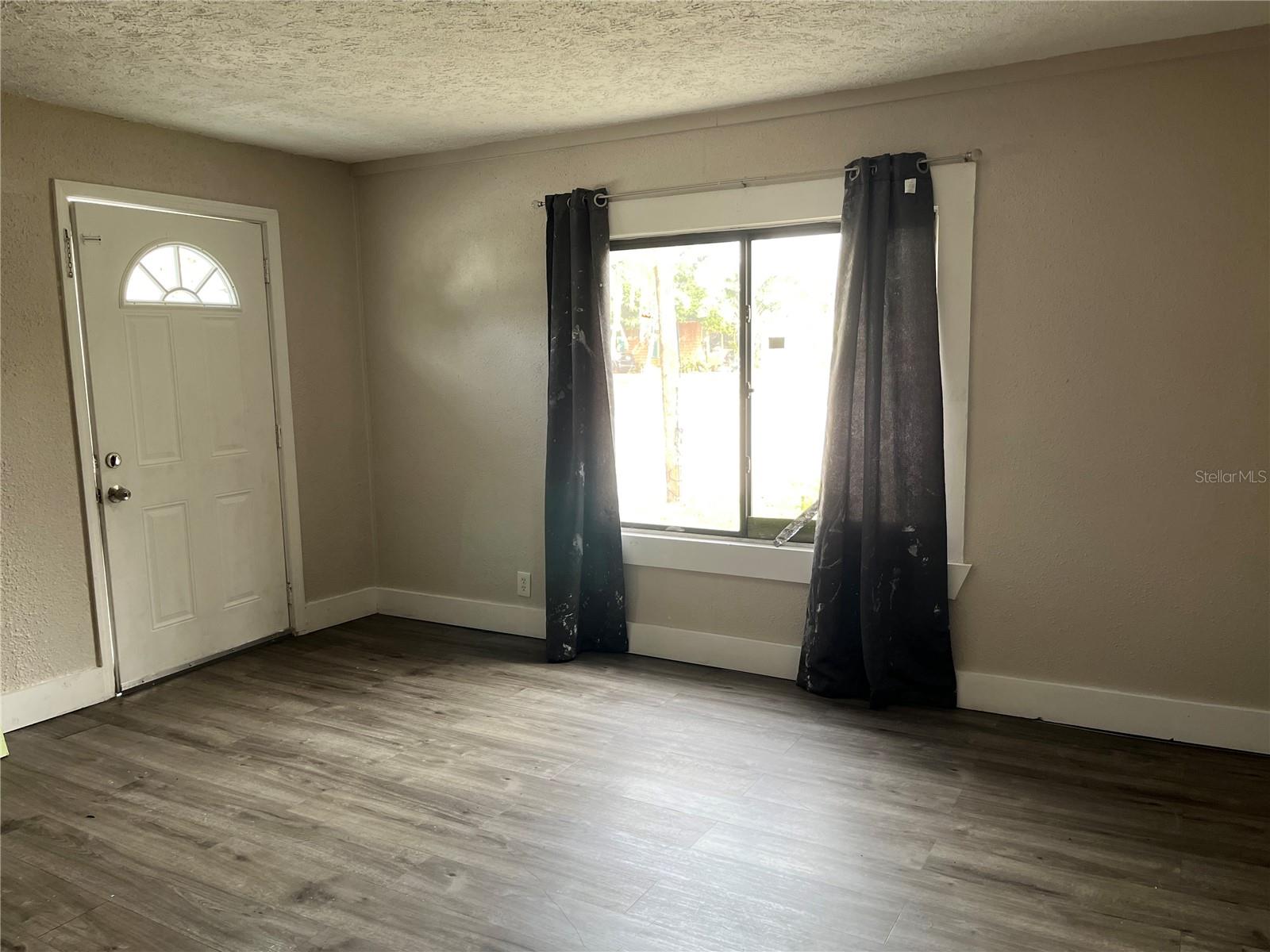 1554 TILLEY AVE — photo 4