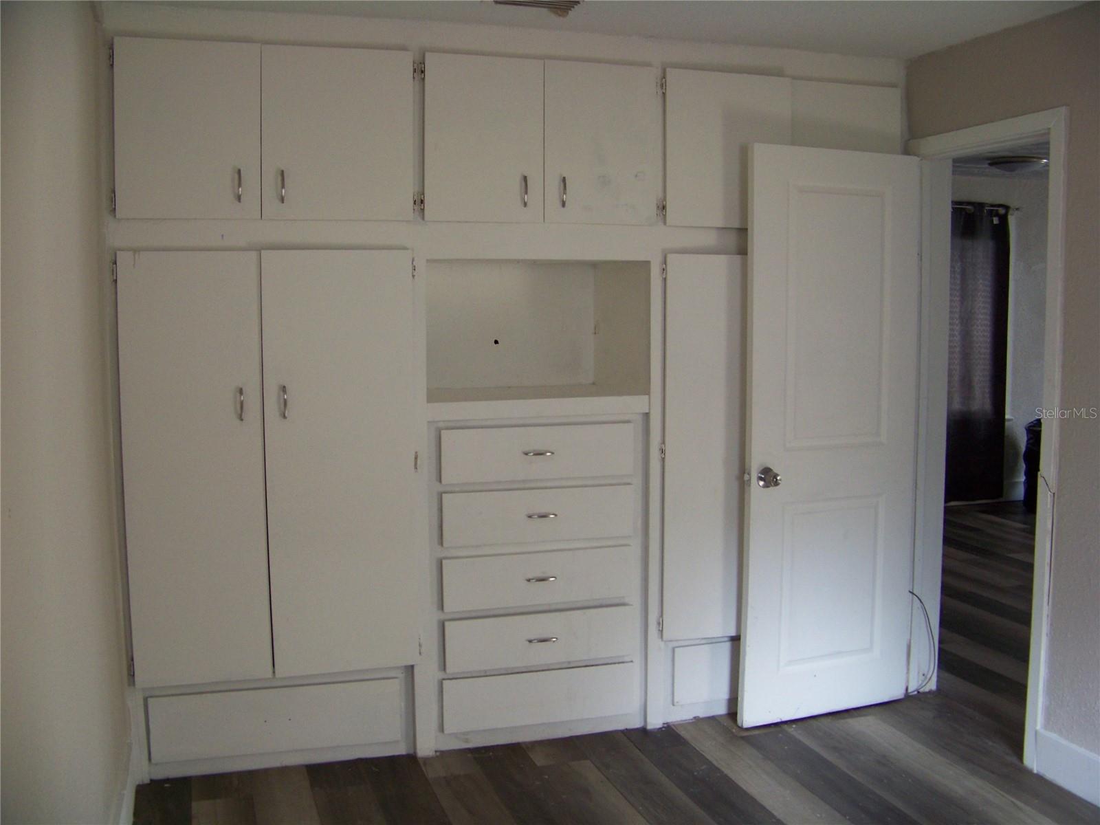 1554 TILLEY AVE — photo 12