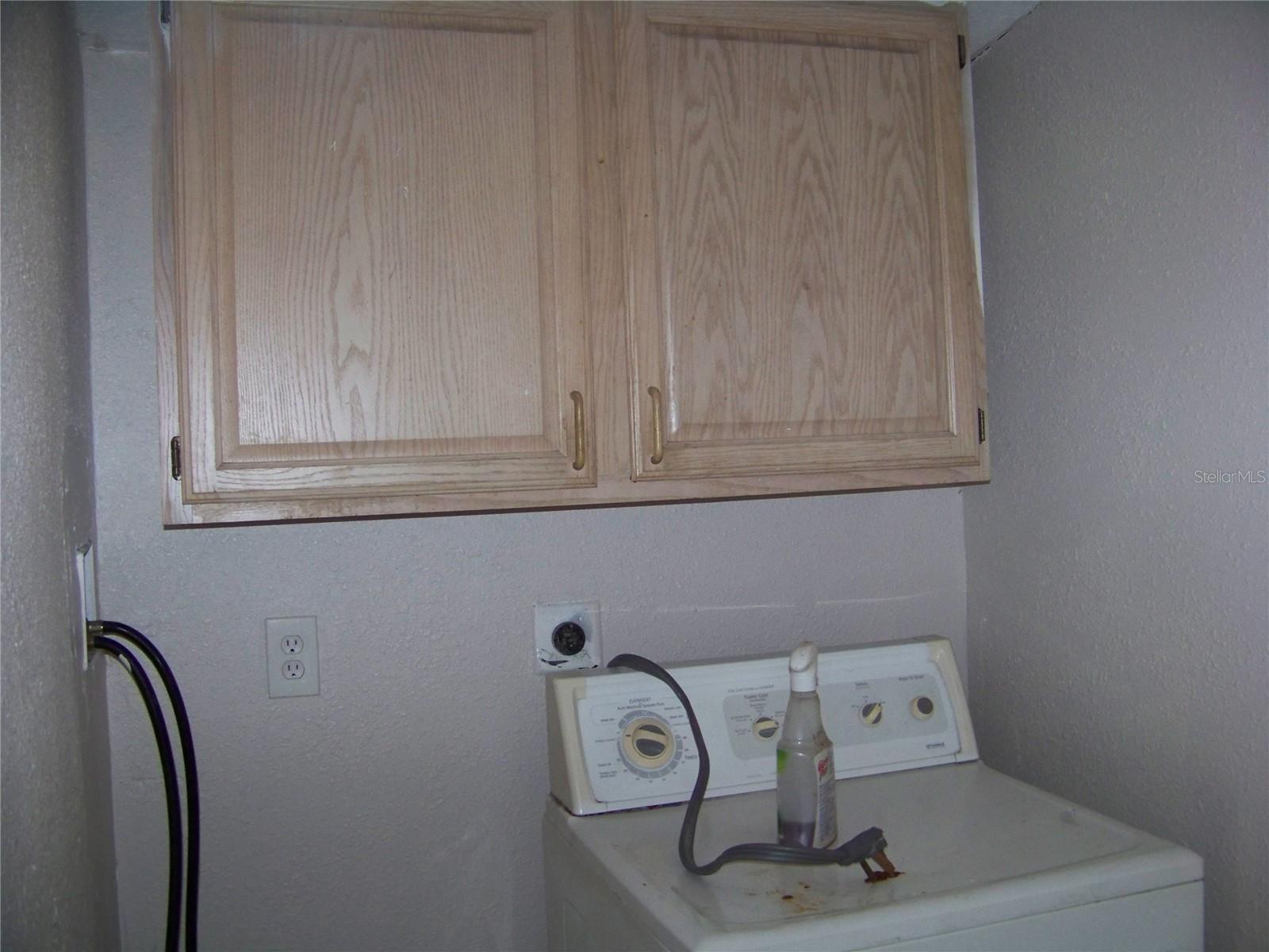 1554 TILLEY AVE — photo 13