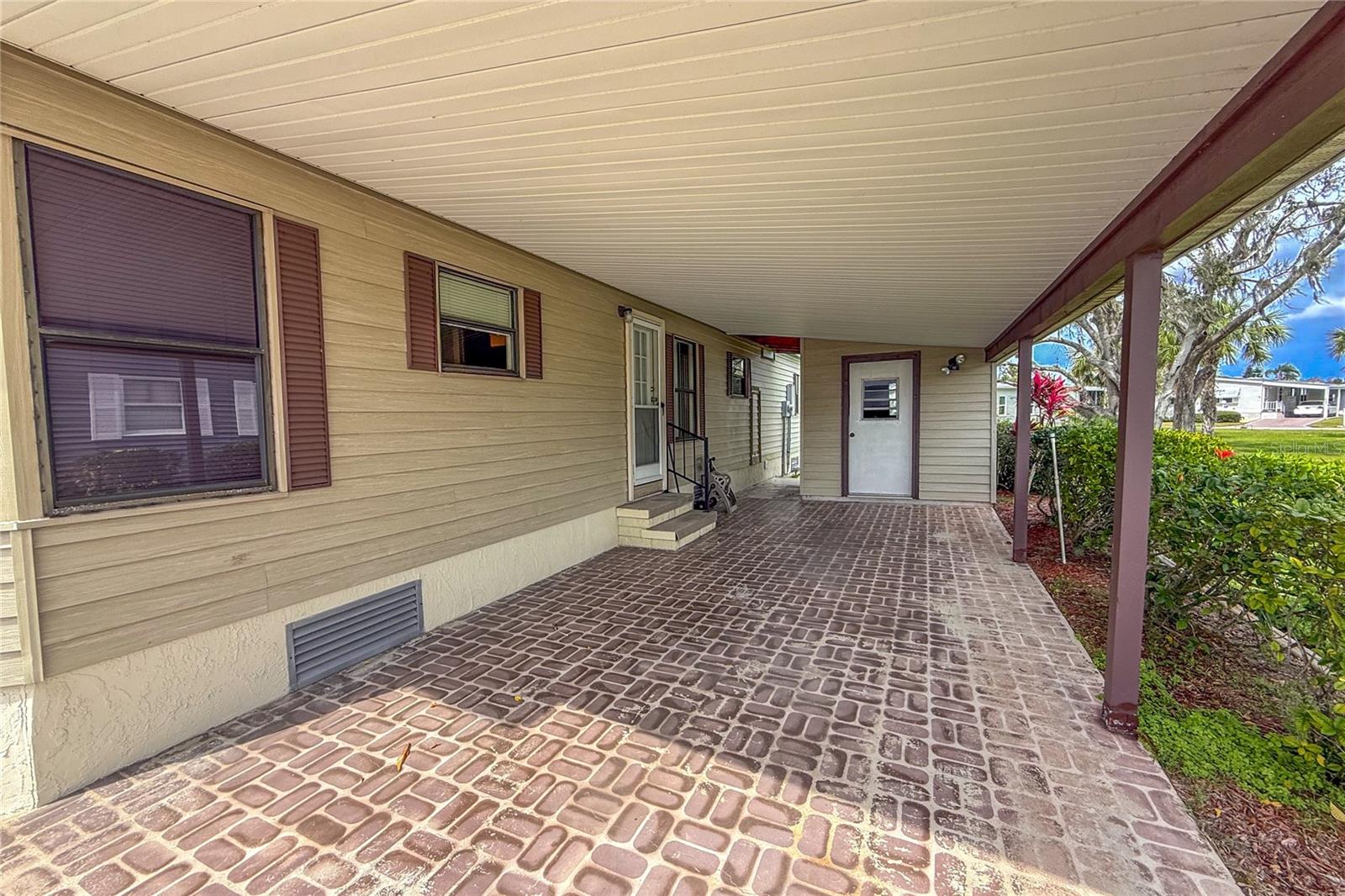 135 HUMMINGBIRD AVE — photo 7