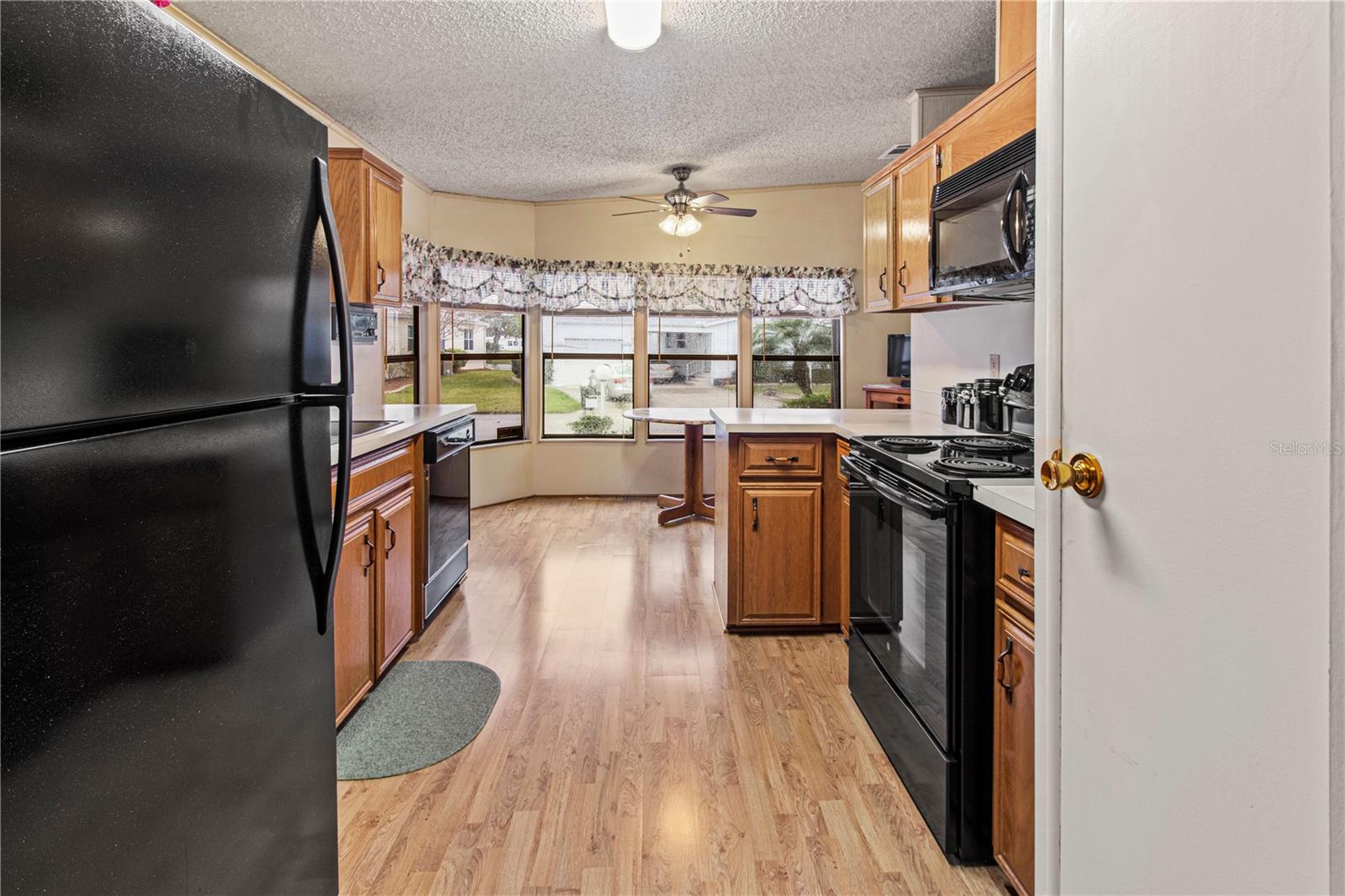 135 HUMMINGBIRD AVE — photo 17