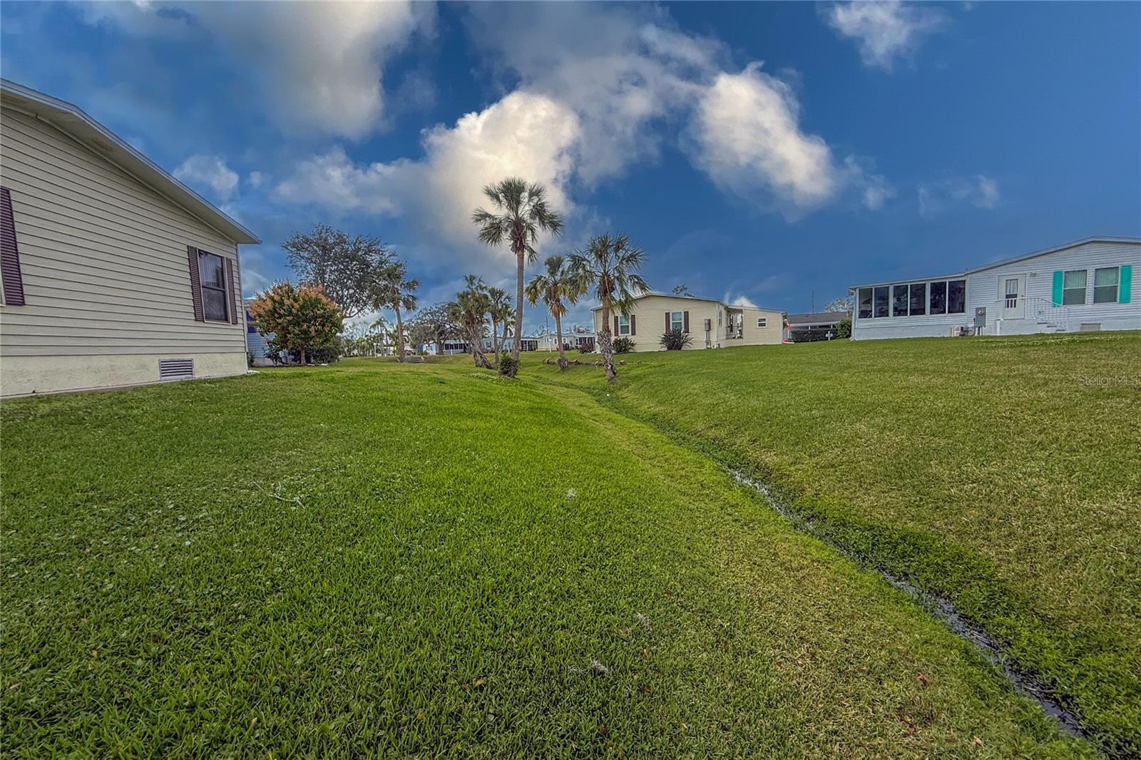 135 HUMMINGBIRD AVE — photo 33