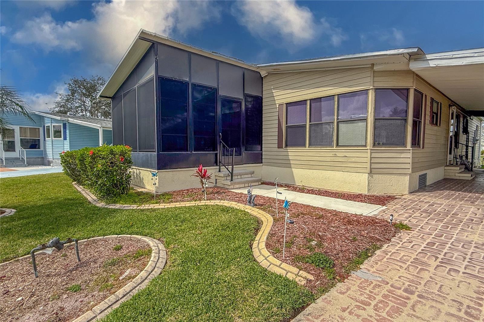 135 HUMMINGBIRD AVE — photo 6