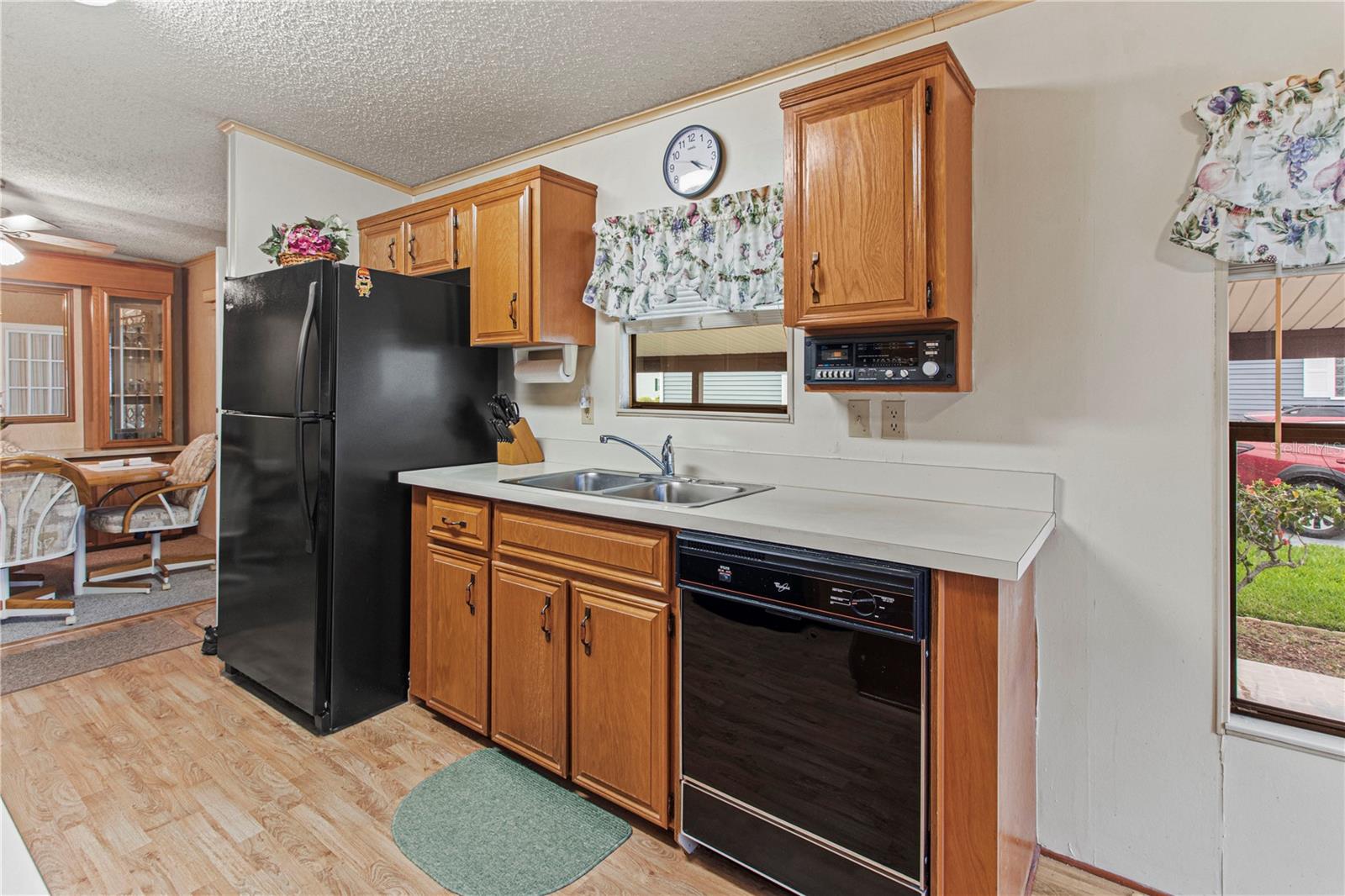 135 HUMMINGBIRD AVE — photo 14