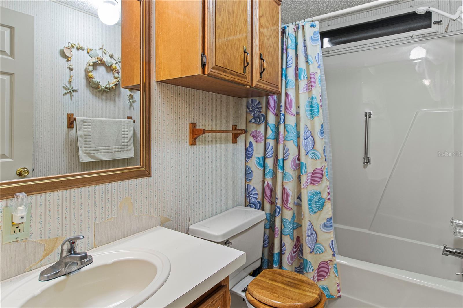 135 HUMMINGBIRD AVE — photo 30