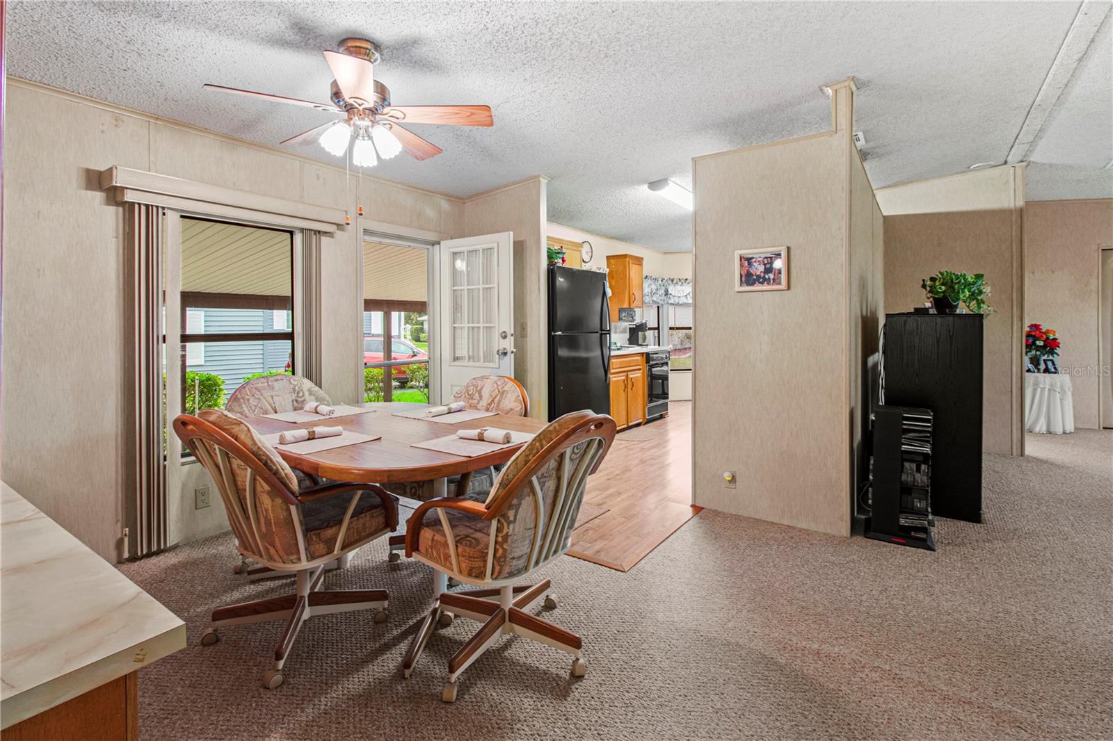 135 HUMMINGBIRD AVE — photo 13