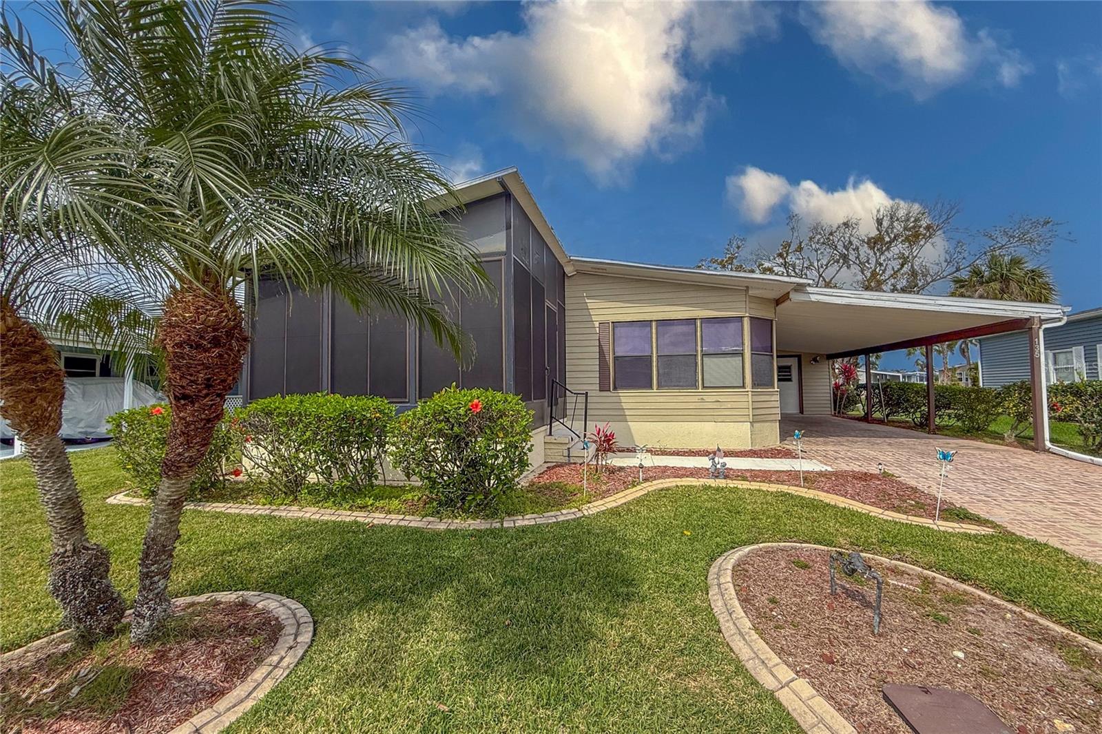 135 HUMMINGBIRD AVE — photo 2