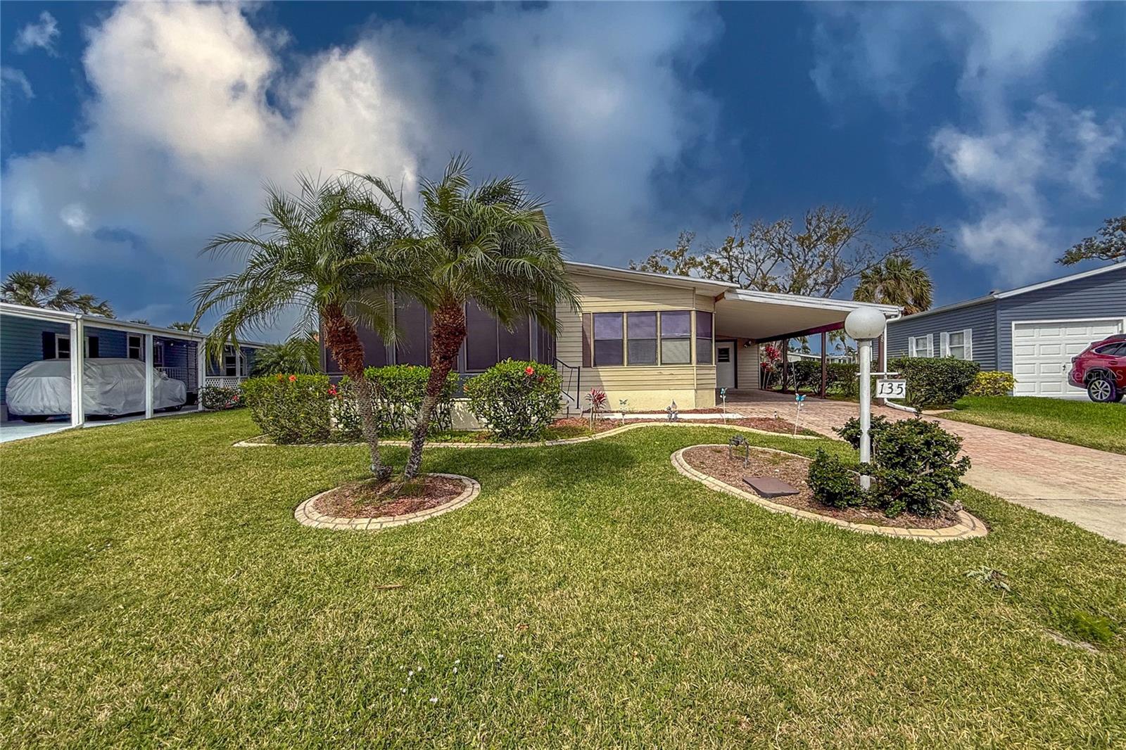 135 HUMMINGBIRD AVE — photo 3