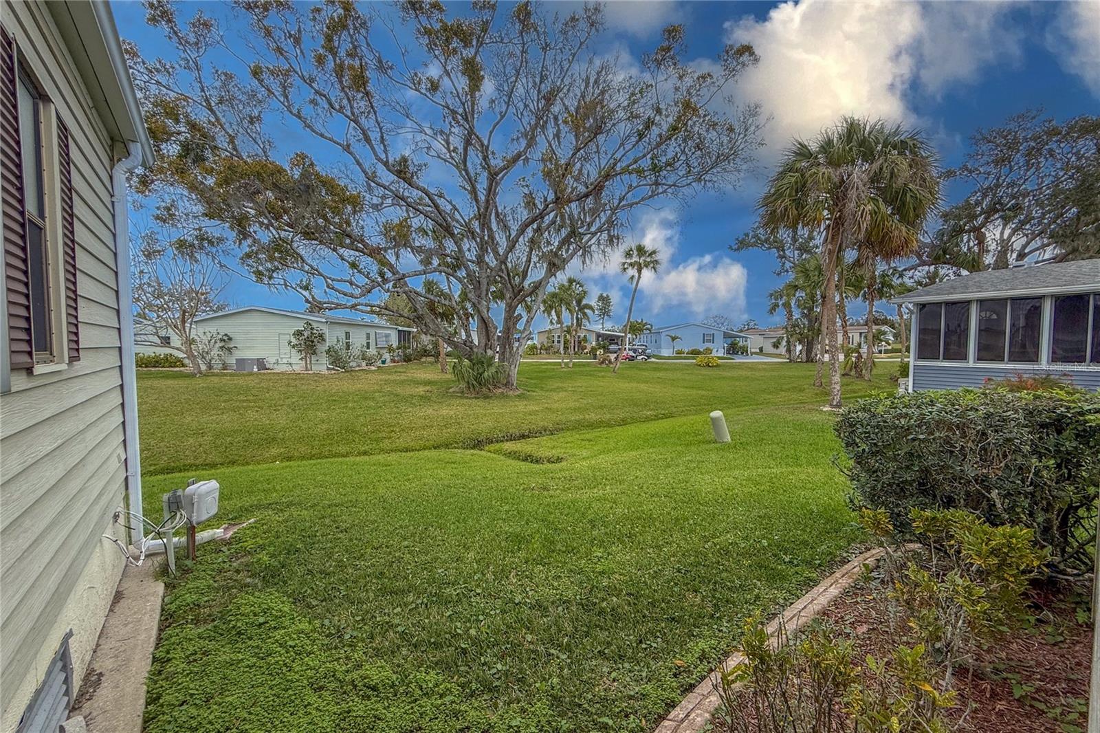 135 HUMMINGBIRD AVE — photo 36