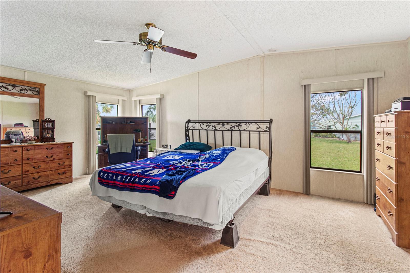 135 HUMMINGBIRD AVE — photo 25