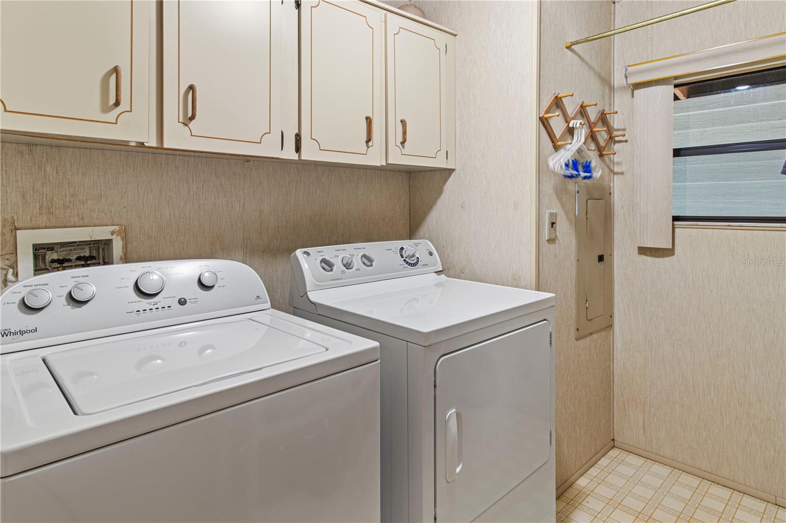 135 HUMMINGBIRD AVE — photo 23