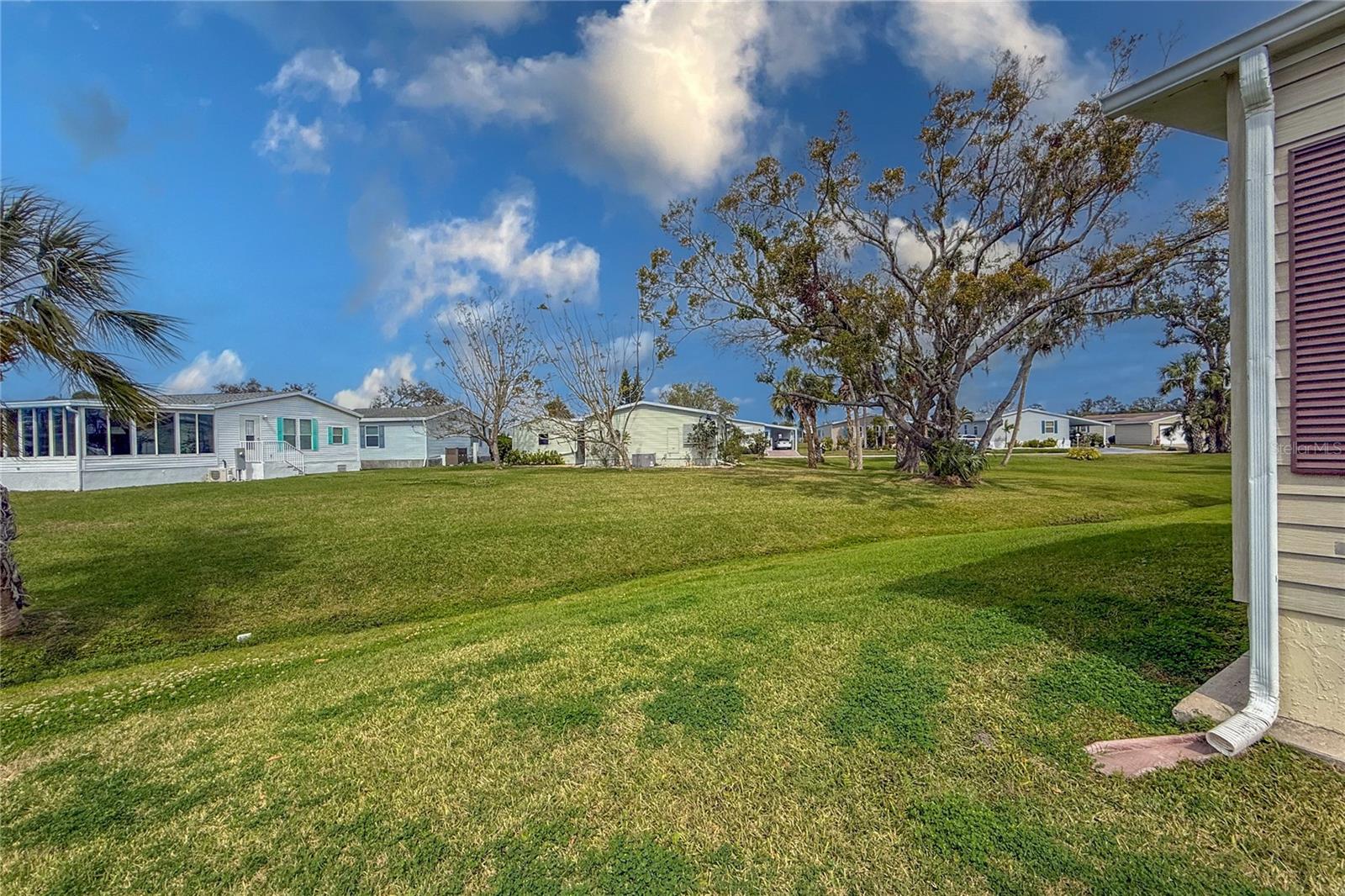 135 HUMMINGBIRD AVE — photo 34