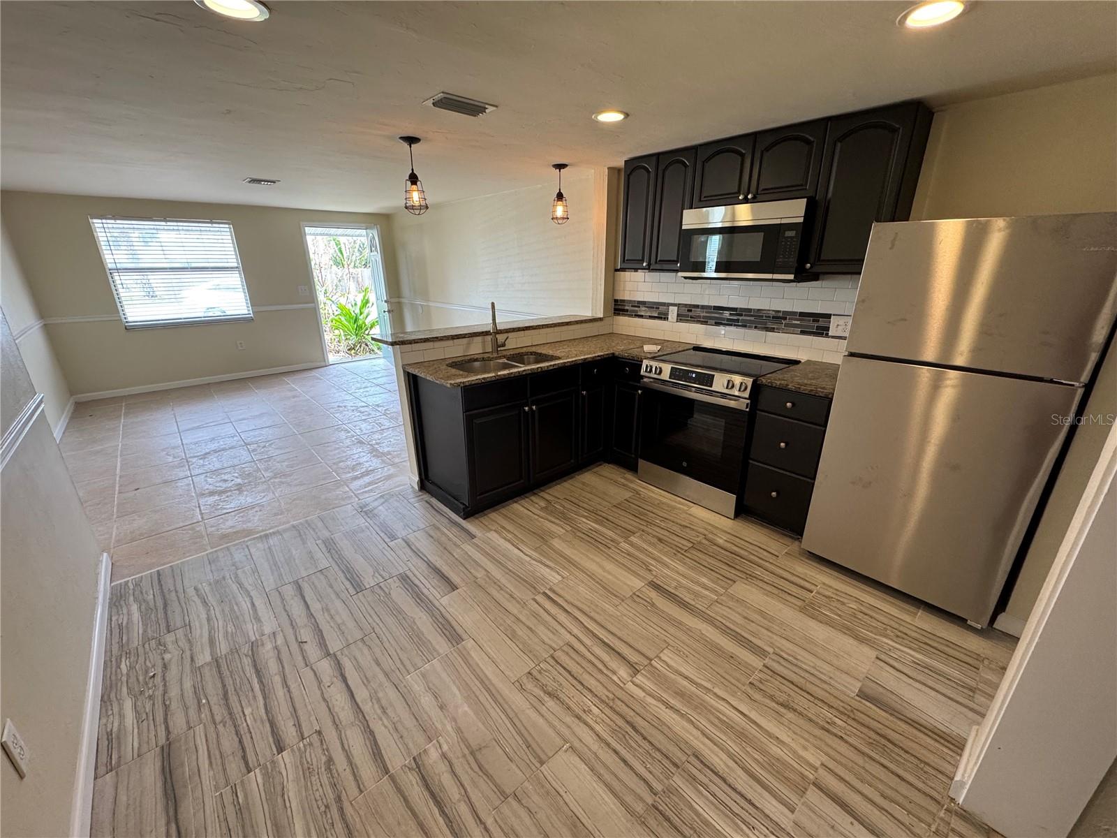 2111 FORKED CREEK DR — photo 4