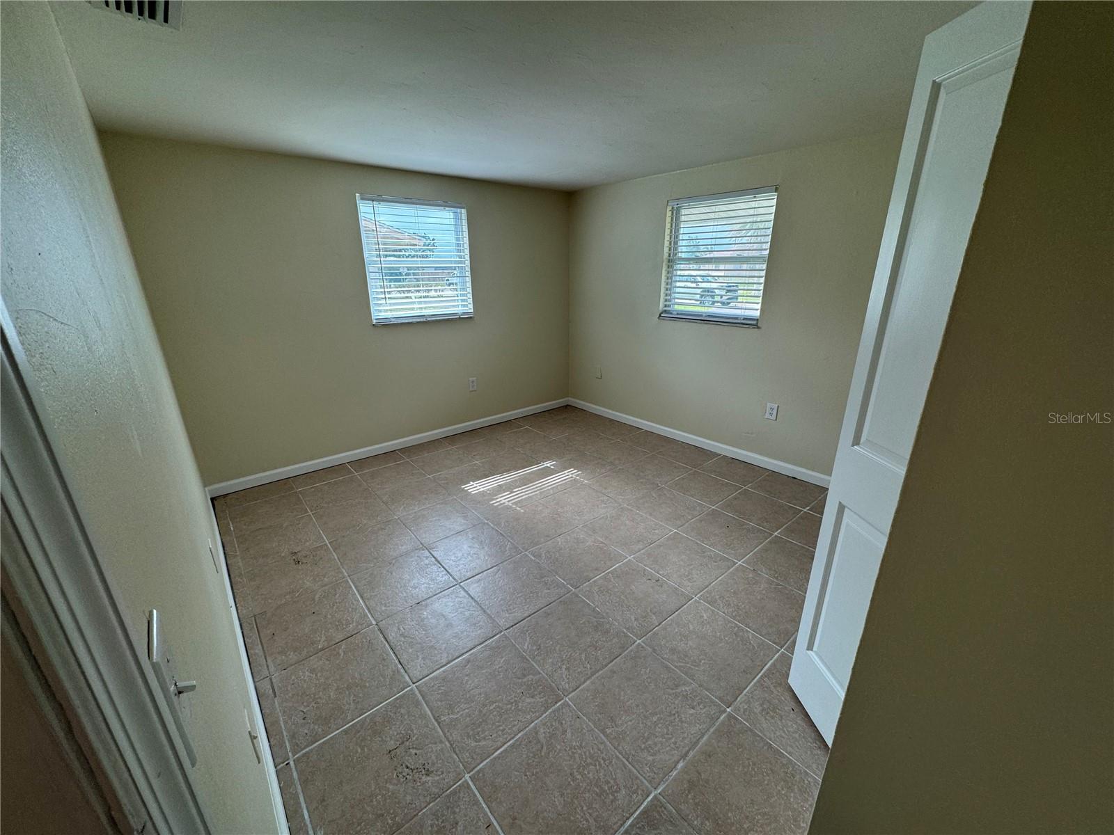 2111 FORKED CREEK DR — photo 9