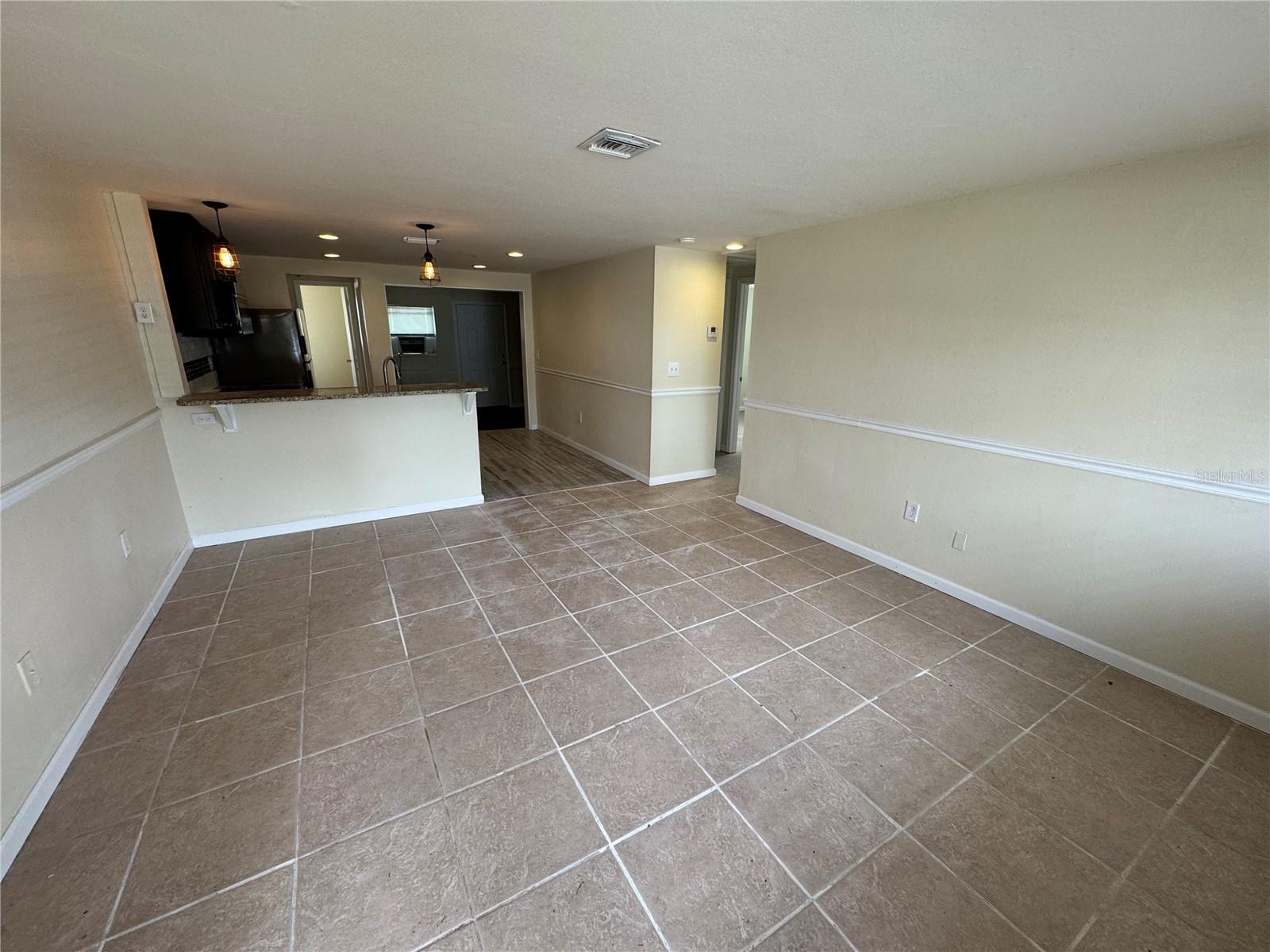 2111 FORKED CREEK DR — photo 2