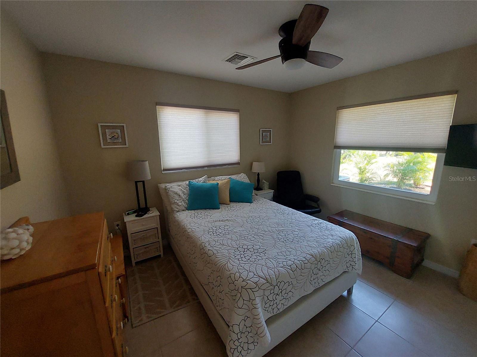 1541 CREST DR — photo 15