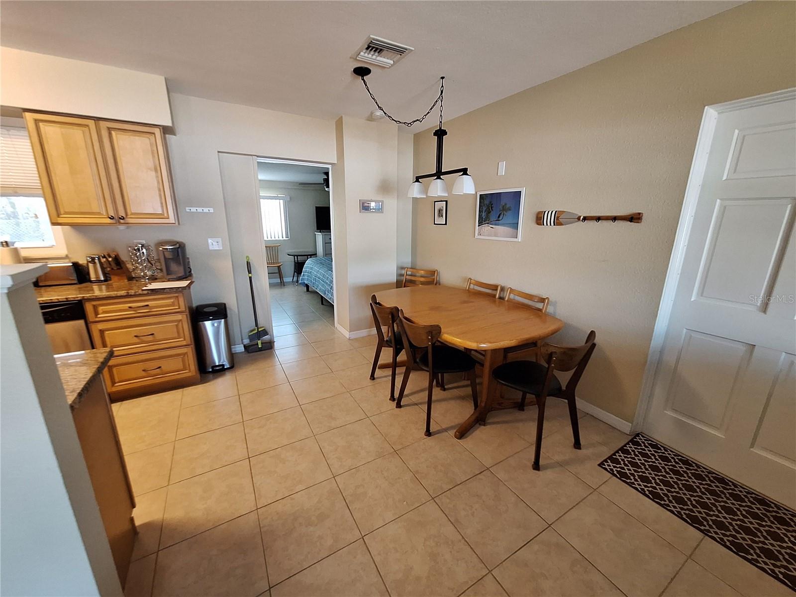 1541 CREST DR — photo 4