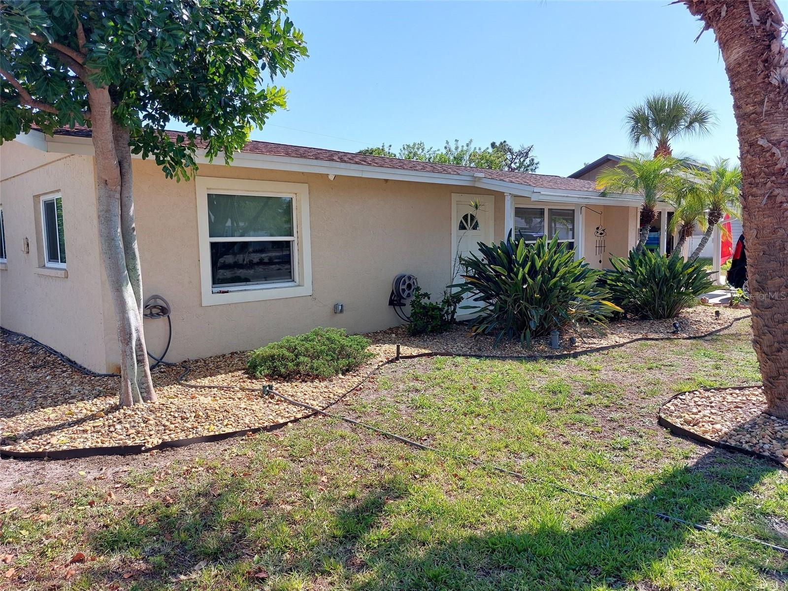 1541 CREST DR — photo 28