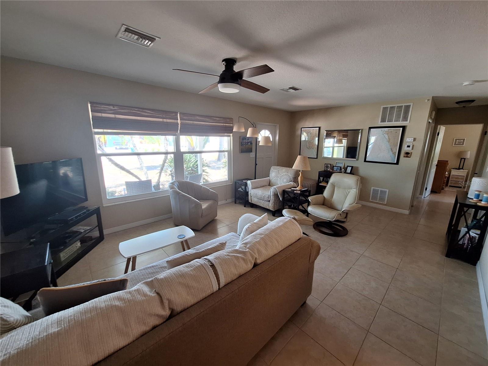 1541 CREST DR — photo 2