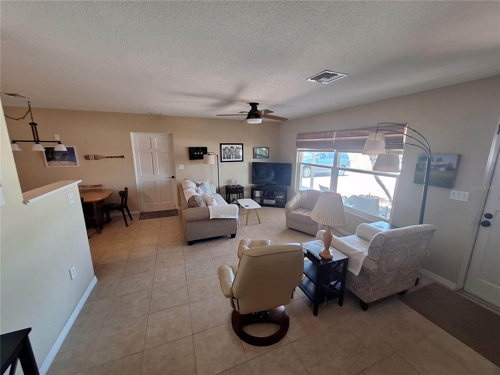1541 CREST DR — photo 3