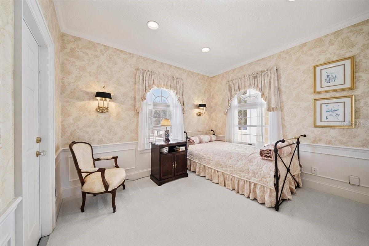 236 SAINT JAMES PARK — photo 35