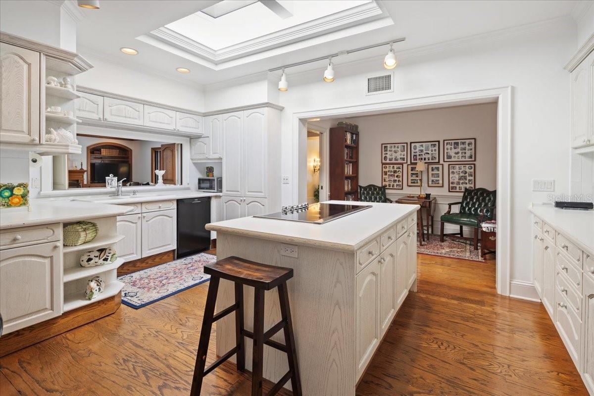 236 SAINT JAMES PARK — photo 23