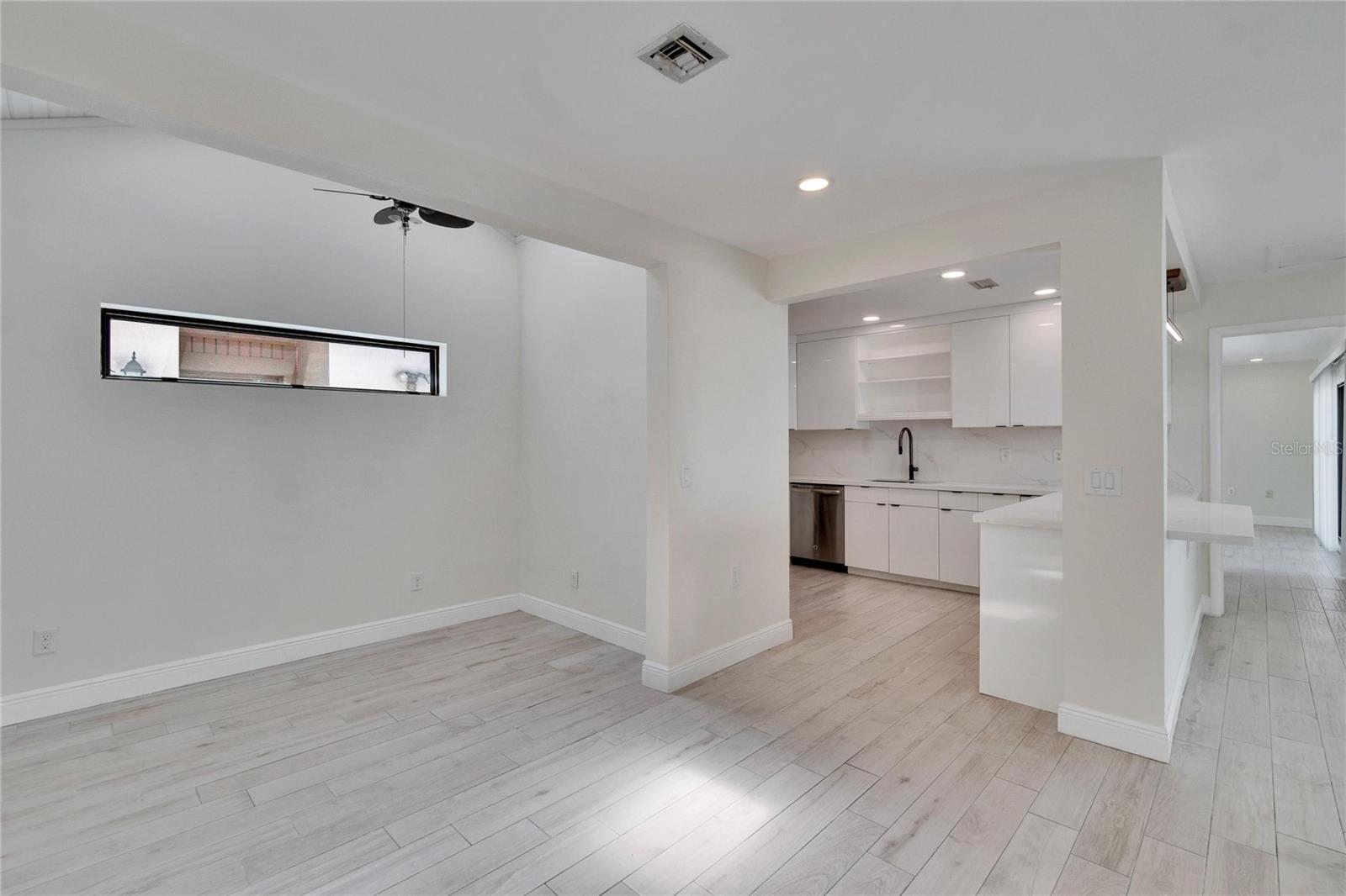 370 S WOODLANDS DR — photo 22