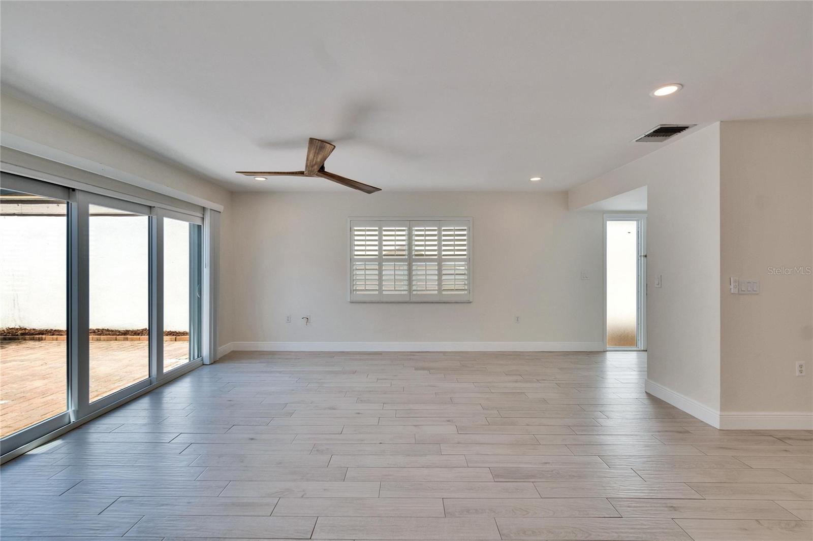 370 S WOODLANDS DR — photo 19